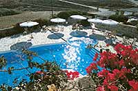 The pool of the Paros Agnanti Hotel