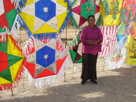 Kites on the road to Lavrion