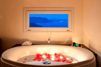 Jacuzzi tub overlooking the Caldera, Canaves Oia Hotel, Oia, Santorini
