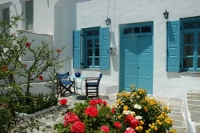 Garden patio, Flora House, Artemonas, Sifnos