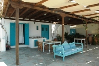 Ground floor balcony, Styfilia Apartments, Platys Yialos, Sifnos