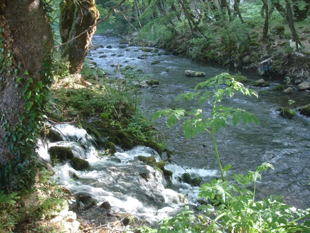 Karpenisiotis River
