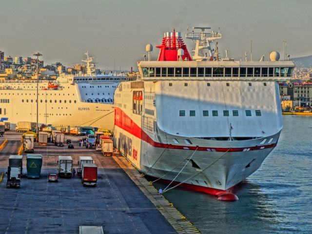 Crete Ferries in Pireaus