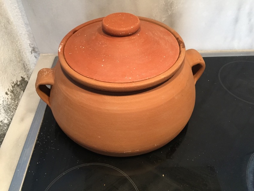 Revithia clay Pot