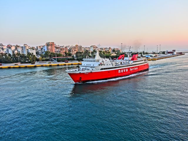 Pireaus ferry