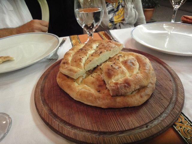 restaurant-bread3.jpg