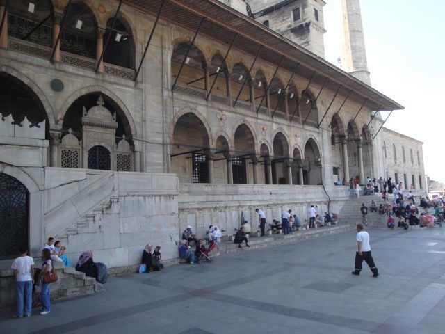 023-newmosque-feet.jpg