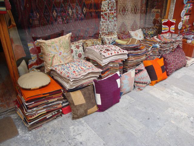 054-pillows.jpg